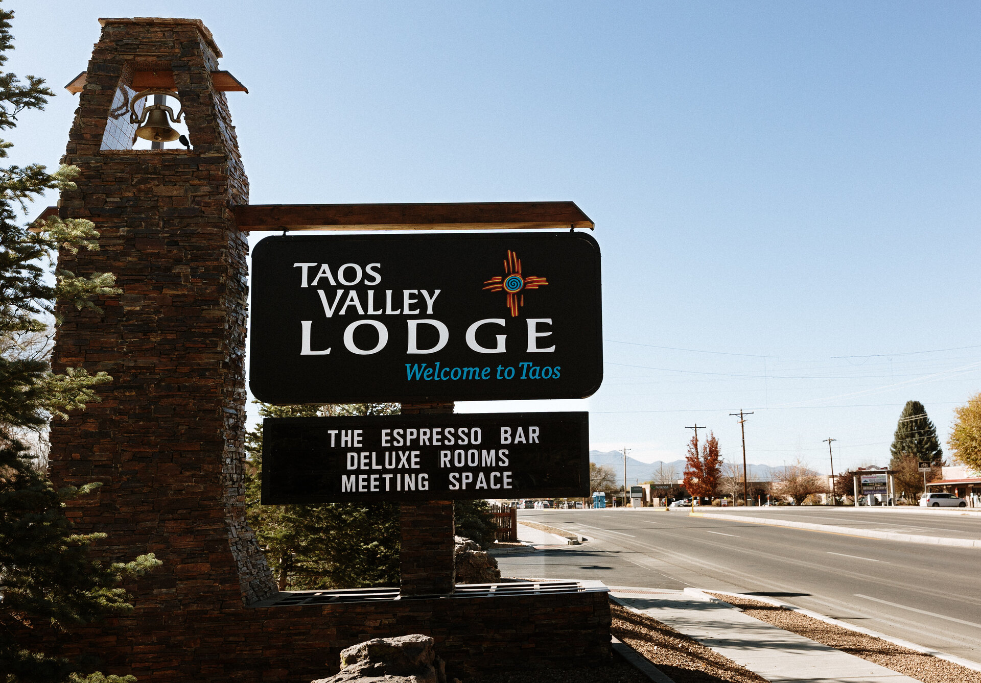 taos valley lodge sign and road